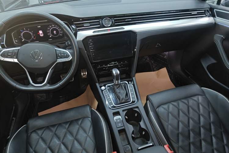 Used Volkswagen Magotan GTE Plug-in Hybrid 2022 GTE Luxury Model Audio And AC Panel