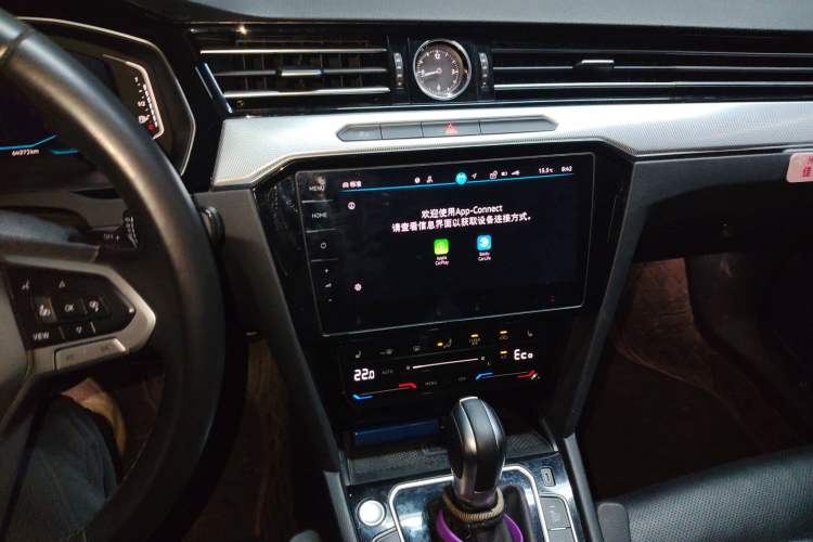 Used Volkswagen Magotan GTE Plug-in Hybrid 2022 GTE Luxury Model Audio And AC Panel