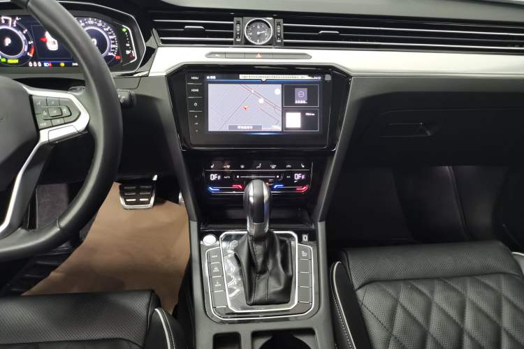 Used Volkswagen Magotan GTE Plug-in Hybrid 2022 GTE Luxury Model Audio And AC Panel
