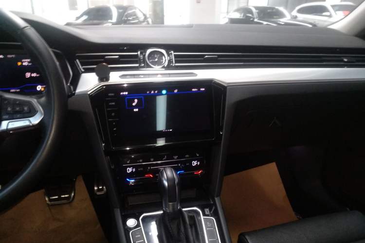 Used Volkswagen Magotan GTE Plug-in Hybrid 2022 GTE Prestige Model Audio And AC Panel