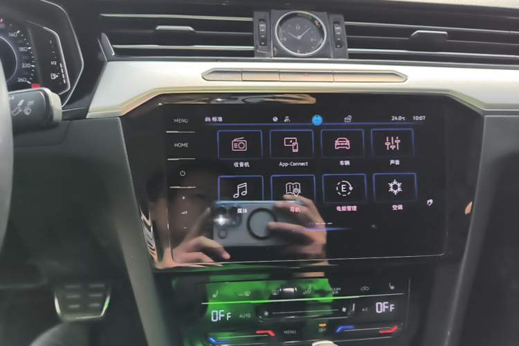 Used Volkswagen Magotan GTE Plug-in Hybrid 2022 GTE Luxury Model Audio And AC Panel