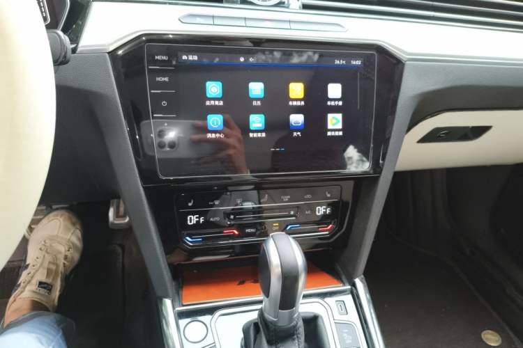 Used Volkswagen Magotan GTE Plug-in Hybrid 2022 GTE Luxury Model Audio And AC Panel