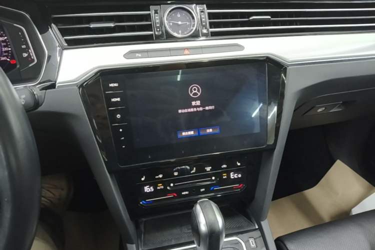 Used Volkswagen Magotan GTE Plug-in Hybrid 2022 GTE Luxury Model Audio And AC Panel