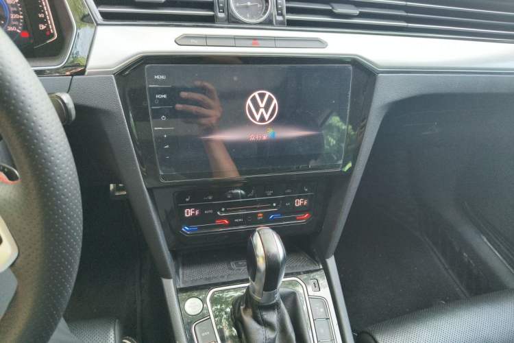 Used Volkswagen Magotan GTE Plug-in Hybrid 2022 GTE Luxury Model Audio And AC Panel