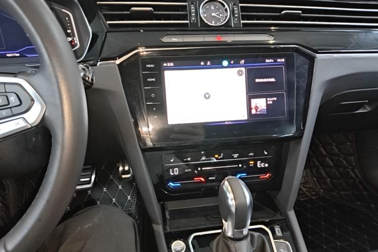 Used Volkswagen Magotan GTE Plug-in Hybrid 2022 GTE Luxury Model Audio And AC Panel