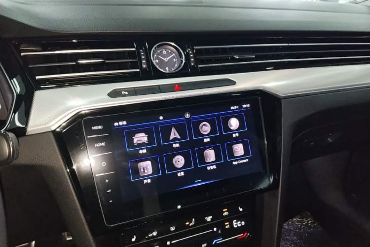 Used Volkswagen Magotan GTE Plug-in Hybrid 2022 GTE Luxury Model Audio And AC Panel