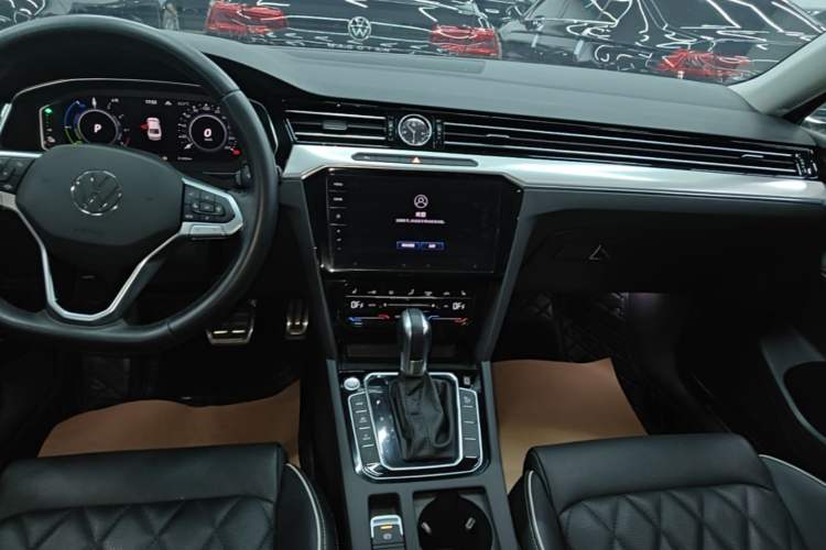 Used Volkswagen Magotan GTE Plug-in Hybrid 2022 GTE Luxury Model Audio And AC Panel