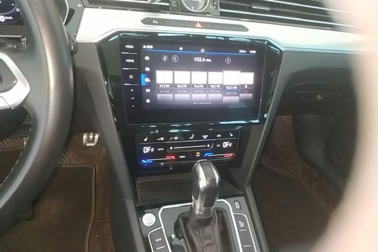 Used Volkswagen Magotan GTE Plug-in Hybrid 2022 GTE Luxury Model Audio And AC Panel
