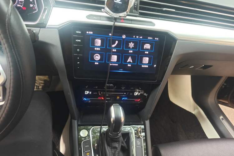 Used Volkswagen Magotan GTE Plug-in Hybrid 2022 GTE Luxury Model Audio And AC Panel