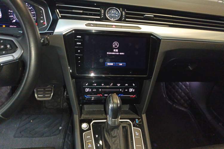 Used Volkswagen Magotan GTE Plug-in Hybrid 2022 GTE Luxury Model Audio And AC Panel