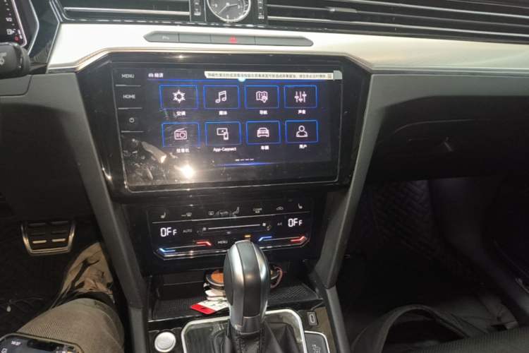 Used Volkswagen Magotan GTE Plug-in Hybrid 2022 GTE Luxury Model Audio And AC Panel