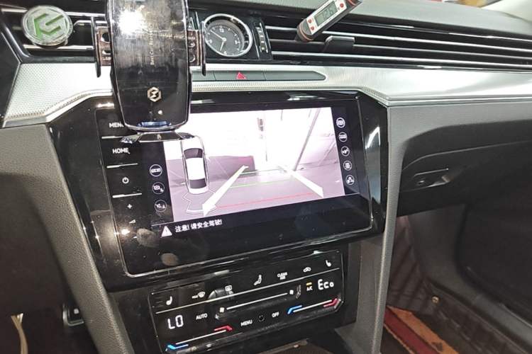 Used Volkswagen Magotan GTE Plug-in Hybrid 2022 GTE Luxury Model Audio And AC Panel