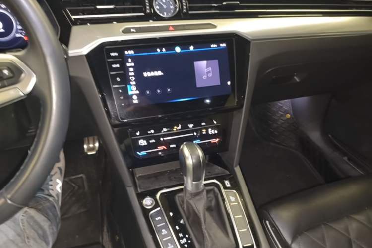 Used Volkswagen Magotan GTE Plug-in Hybrid 2022 GTE Luxury Model Audio And AC Panel