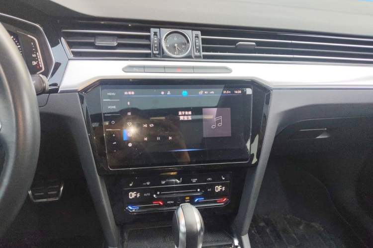 Used Volkswagen Magotan GTE Plug-in Hybrid 2022 GTE Luxury Model Audio And AC Panel