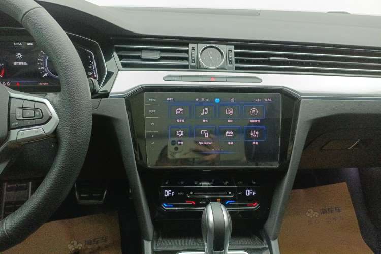 Used Volkswagen Magotan GTE Plug-in Hybrid 2022 GTE Luxury Model Audio And AC Panel