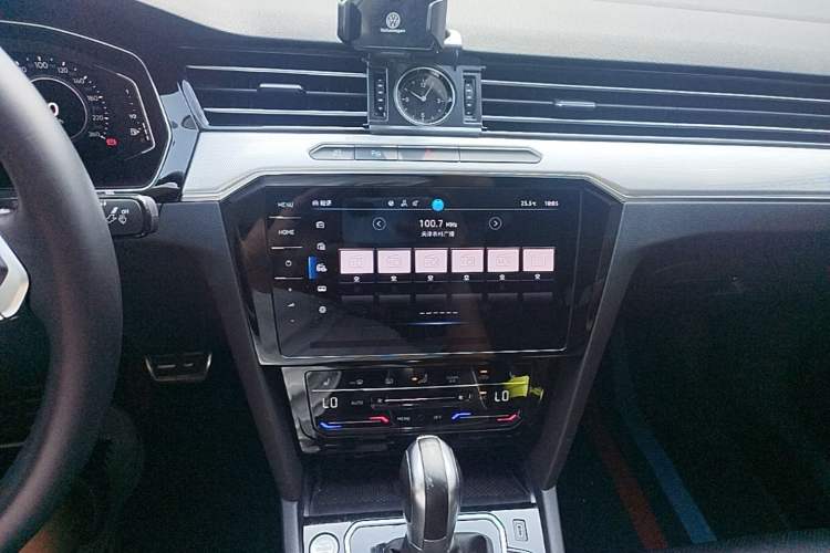 Used Volkswagen Magotan GTE Plug-in Hybrid 2022 GTE Prestige Model Audio And AC Panel