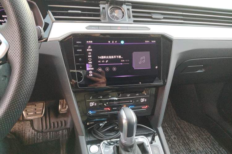Used Volkswagen Magotan GTE Plug-in Hybrid 2022 GTE Luxury Model Audio And AC Panel