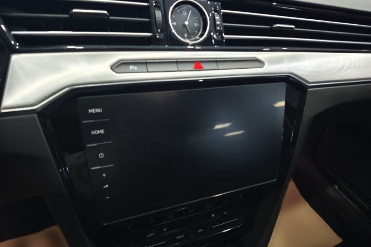 Used Volkswagen Magotan GTE Plug-in Hybrid 2022 GTE Luxury Model Audio And AC Panel