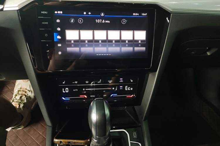 Used Volkswagen Magotan GTE Plug-in Hybrid 2022 GTE Luxury Model Audio And AC Panel