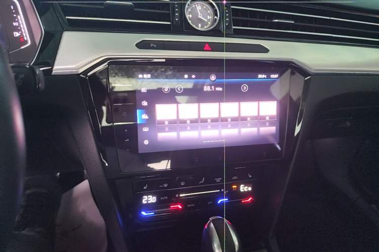 Used Volkswagen Magotan GTE Plug-in Hybrid 2022 GTE Luxury Model Audio And AC Panel