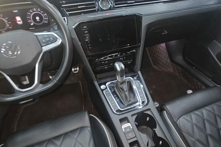 Used Volkswagen Magotan GTE Plug-in Hybrid 2022 GTE Luxury Model Audio And AC Panel
