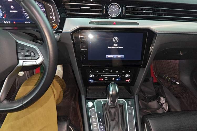Used Volkswagen Magotan GTE Plug-in Hybrid 2022 GTE Luxury Model Audio And AC Panel