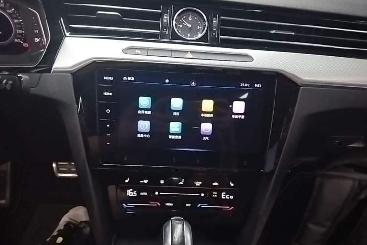 Used Volkswagen Magotan GTE Plug-in Hybrid 2022 GTE Luxury Model Audio And AC Panel