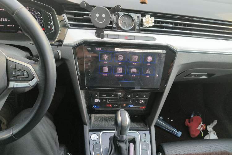 Used Volkswagen Magotan GTE Plug-in Hybrid 2022 GTE Luxury Model Audio And AC Panel