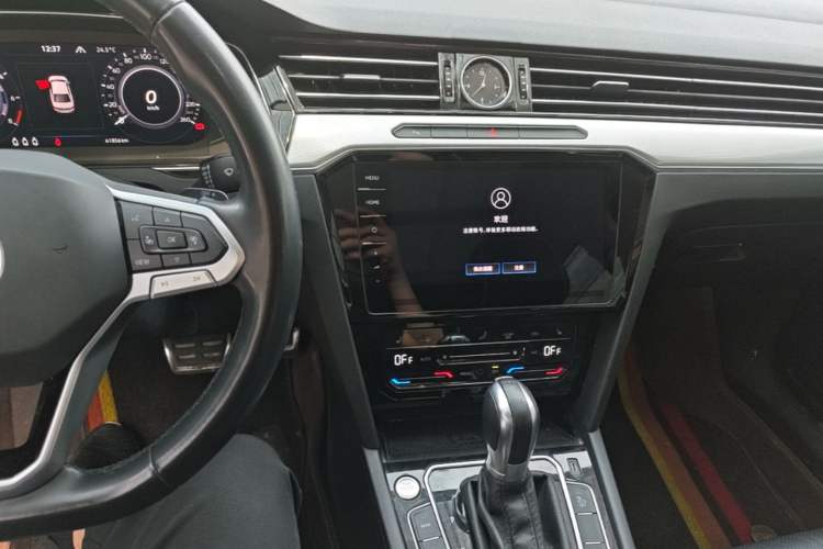 Used Volkswagen Magotan GTE Plug-in Hybrid 2022 GTE Luxury Model Audio And AC Panel