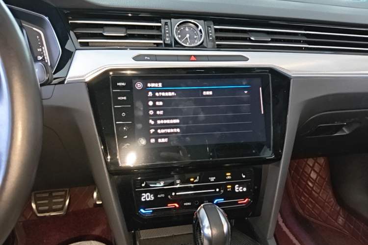 Used Volkswagen Magotan GTE Plug-in Hybrid 2022 GTE Luxury Model Audio And AC Panel