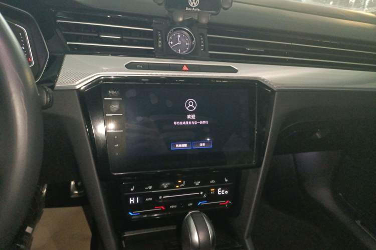 Used Volkswagen Magotan GTE Plug-in Hybrid 2022 GTE Luxury Model Audio And AC Panel