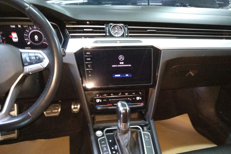 Used Volkswagen Magotan GTE Plug-in Hybrid 2022 GTE Luxury Model Audio And AC Panel