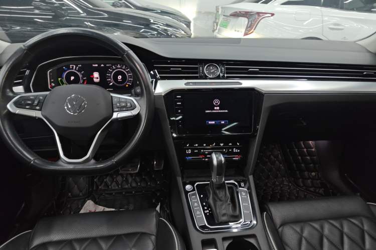 Used Volkswagen Magotan GTE Plug-in Hybrid 2022 GTE Luxury Model Audio And AC Panel