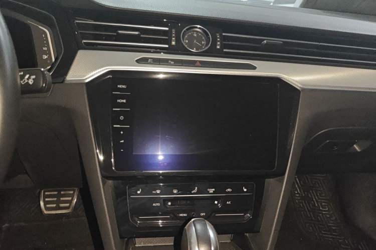 Used Volkswagen Magotan GTE Plug-in Hybrid 2022 GTE Prestige Model Audio And AC Panel