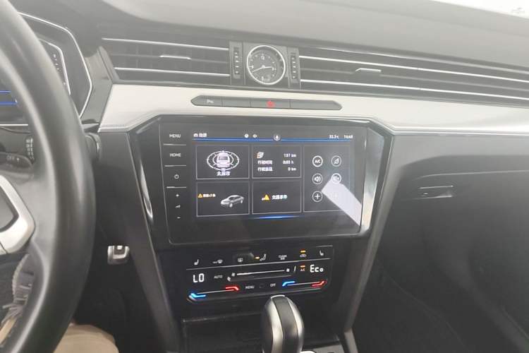 Used Volkswagen Magotan GTE Plug-in Hybrid 2022 GTE Luxury Model Audio And AC Panel