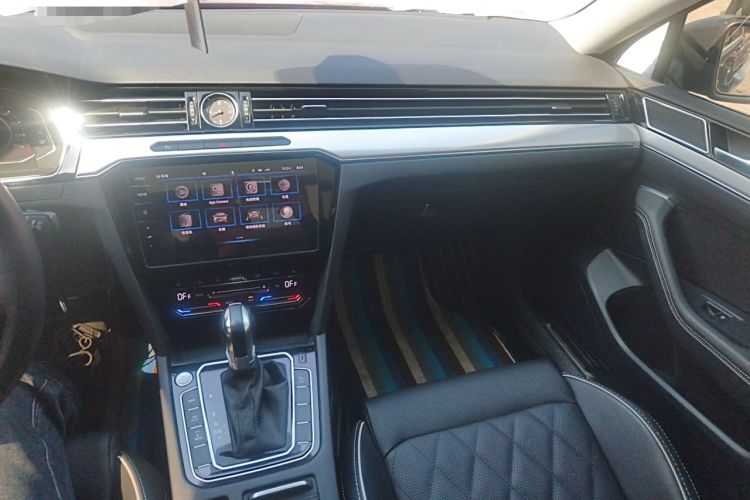 Used Volkswagen Magotan GTE Plug-in Hybrid 2022 GTE Luxury Model Audio And AC Panel