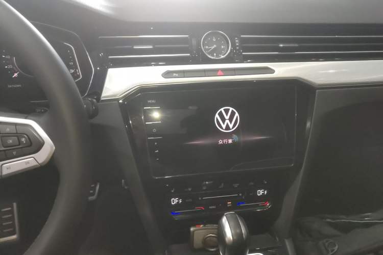 Used Volkswagen Magotan GTE Plug-in Hybrid 2022 GTE Luxury Model Audio And AC Panel