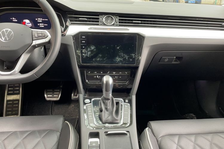 Used Volkswagen Magotan GTE Plug-in Hybrid 2022 GTE Luxury Model Audio And AC Panel