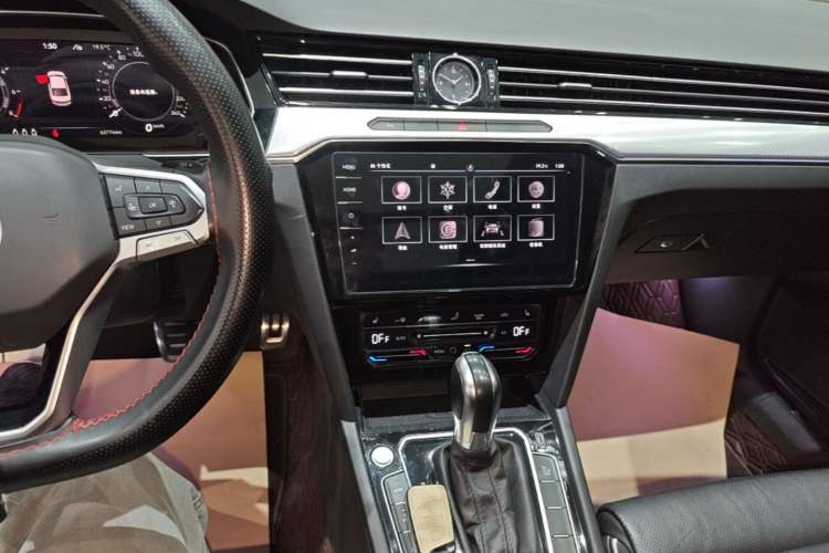 Used Volkswagen Magotan GTE Plug-in Hybrid 2022 GTE Luxury Model Audio And AC Panel