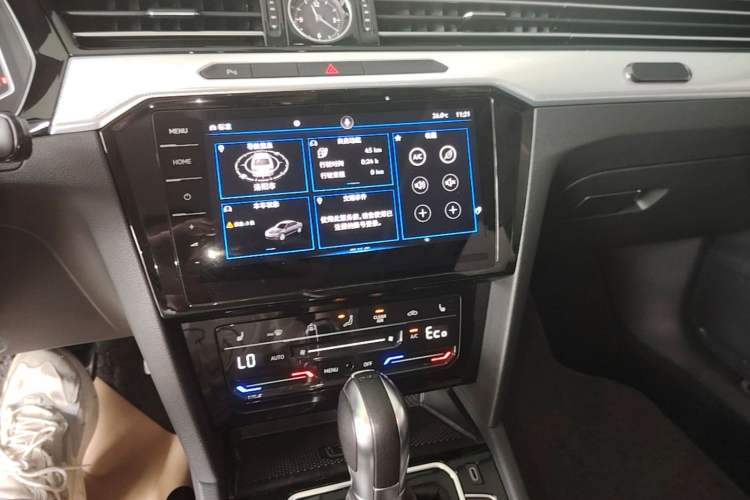 Used Volkswagen Magotan GTE Plug-in Hybrid 2022 GTE Luxury Model Audio And AC Panel