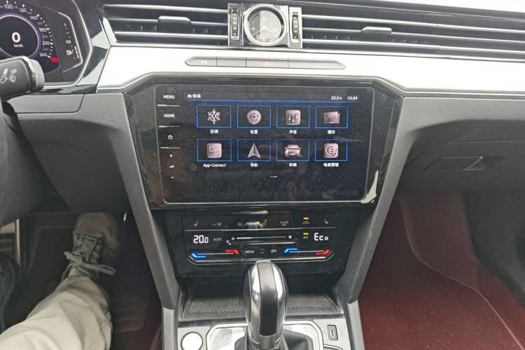 Used Volkswagen Magotan GTE Plug-in Hybrid 2022 GTE Luxury Model Audio And AC Panel