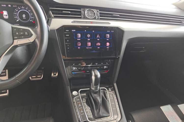 Used Volkswagen Magotan GTE Plug-in Hybrid 2022 GTE Luxury Model Audio And AC Panel