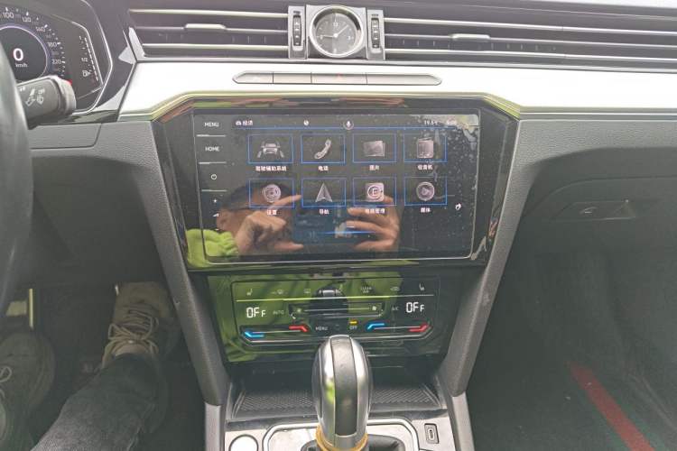 Used Volkswagen Magotan GTE Plug-in Hybrid 2022 GTE Luxury Model Audio And AC Panel