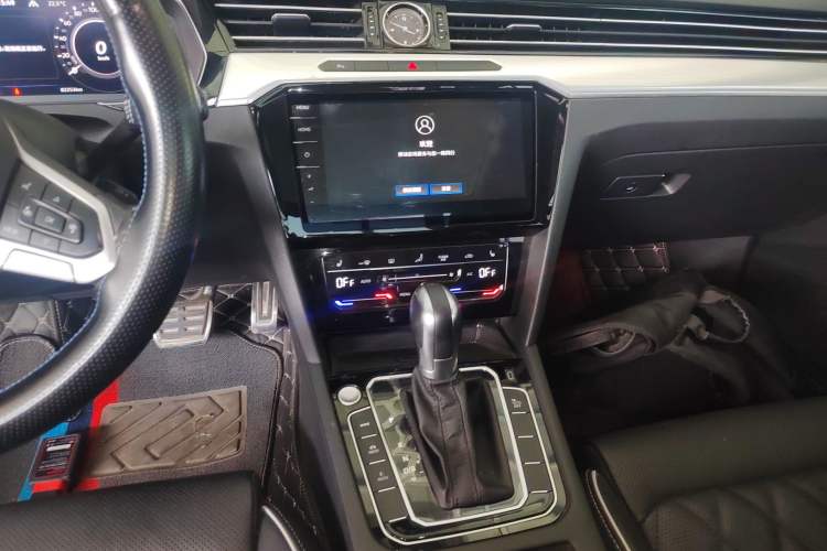 Used Volkswagen Magotan GTE Plug-in Hybrid 2022 GTE Luxury Model Audio And AC Panel