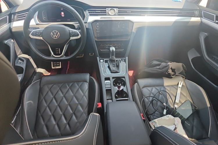 Used Volkswagen Magotan GTE Plug-in Hybrid 2022 GTE Luxury Model Center Console
