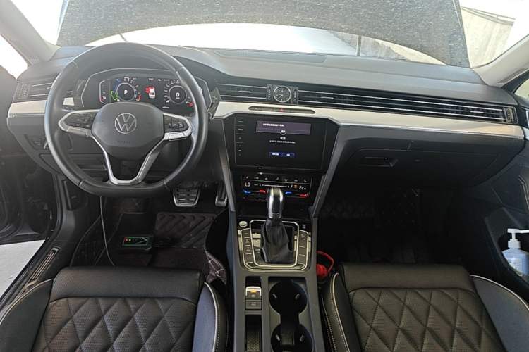Used Volkswagen Magotan GTE Plug-in Hybrid 2022 GTE Luxury Model Center Console