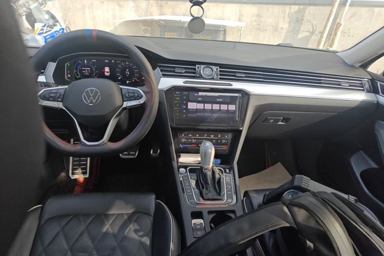 Used Volkswagen Magotan GTE Plug-in Hybrid 2022 GTE Luxury Model Center Console