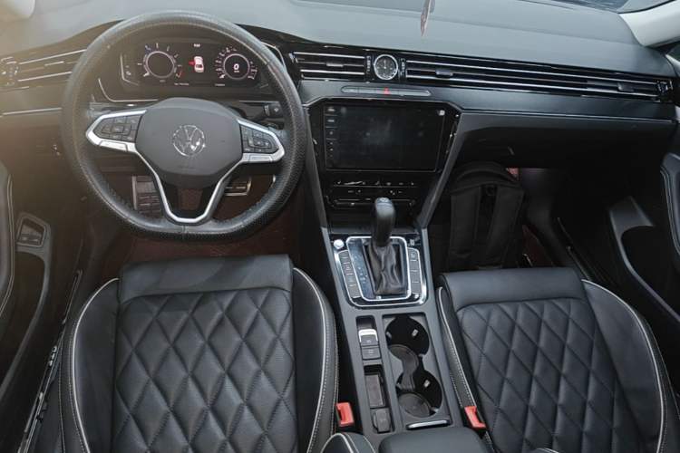 Used Volkswagen Magotan GTE Plug-in Hybrid 2022 GTE Luxury Model Center Console