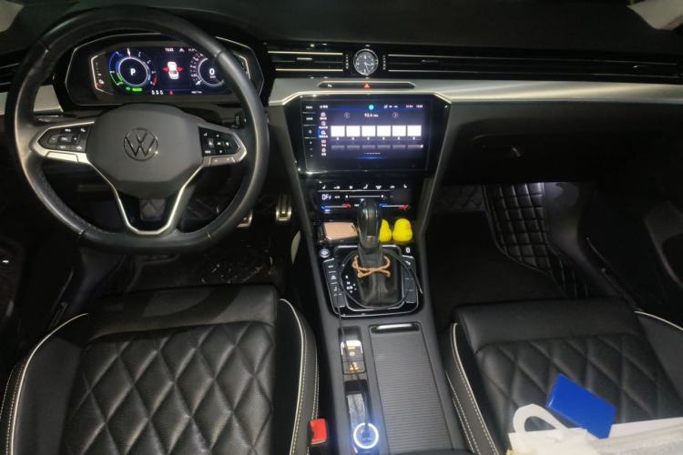 Used Volkswagen Magotan GTE Plug-in Hybrid 2022 GTE Luxury Model Center Console