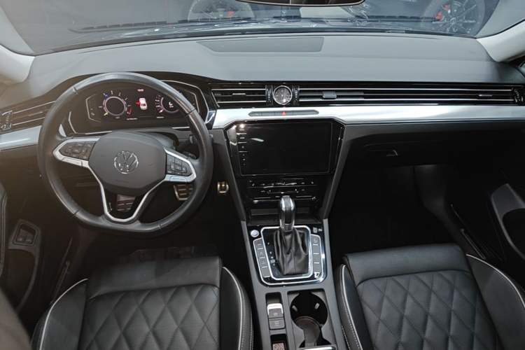 Used Volkswagen Magotan GTE Plug-in Hybrid 2022 GTE Luxury Model Center Console